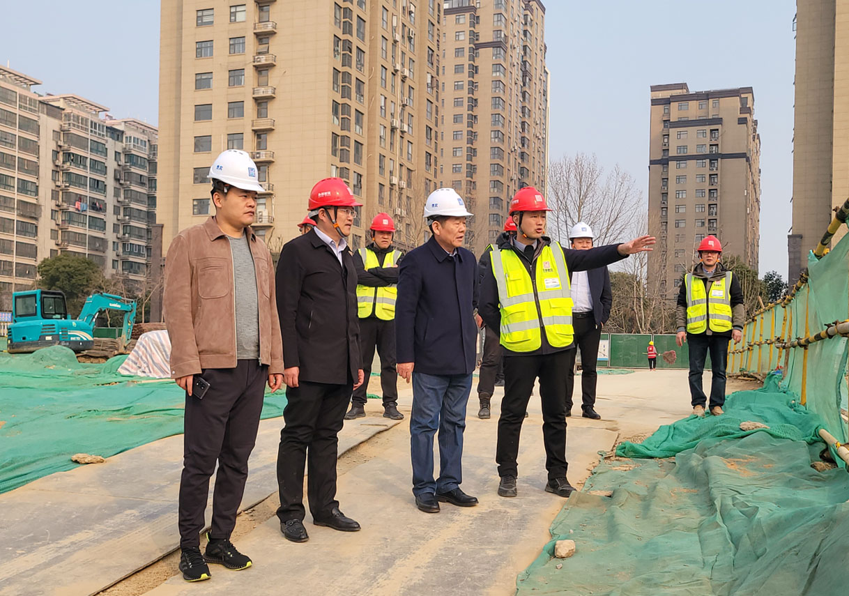 The Chairman of the Group and the Team visited the Xinyi Huatai Haoting Project for Research and Guidance