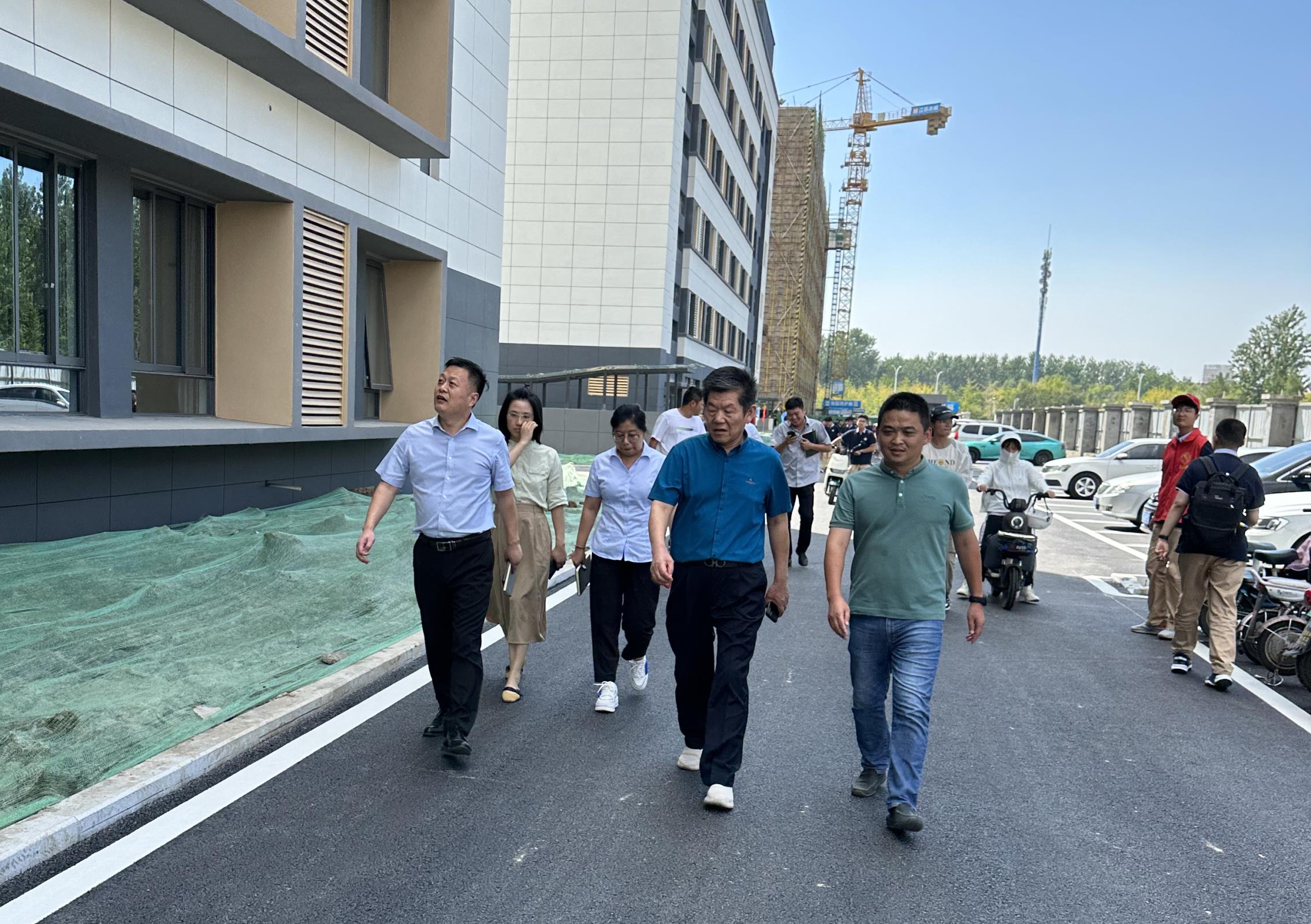 The chairman visited the delivery site of Mingde High School Project 1 #, 5 # and 7 #
